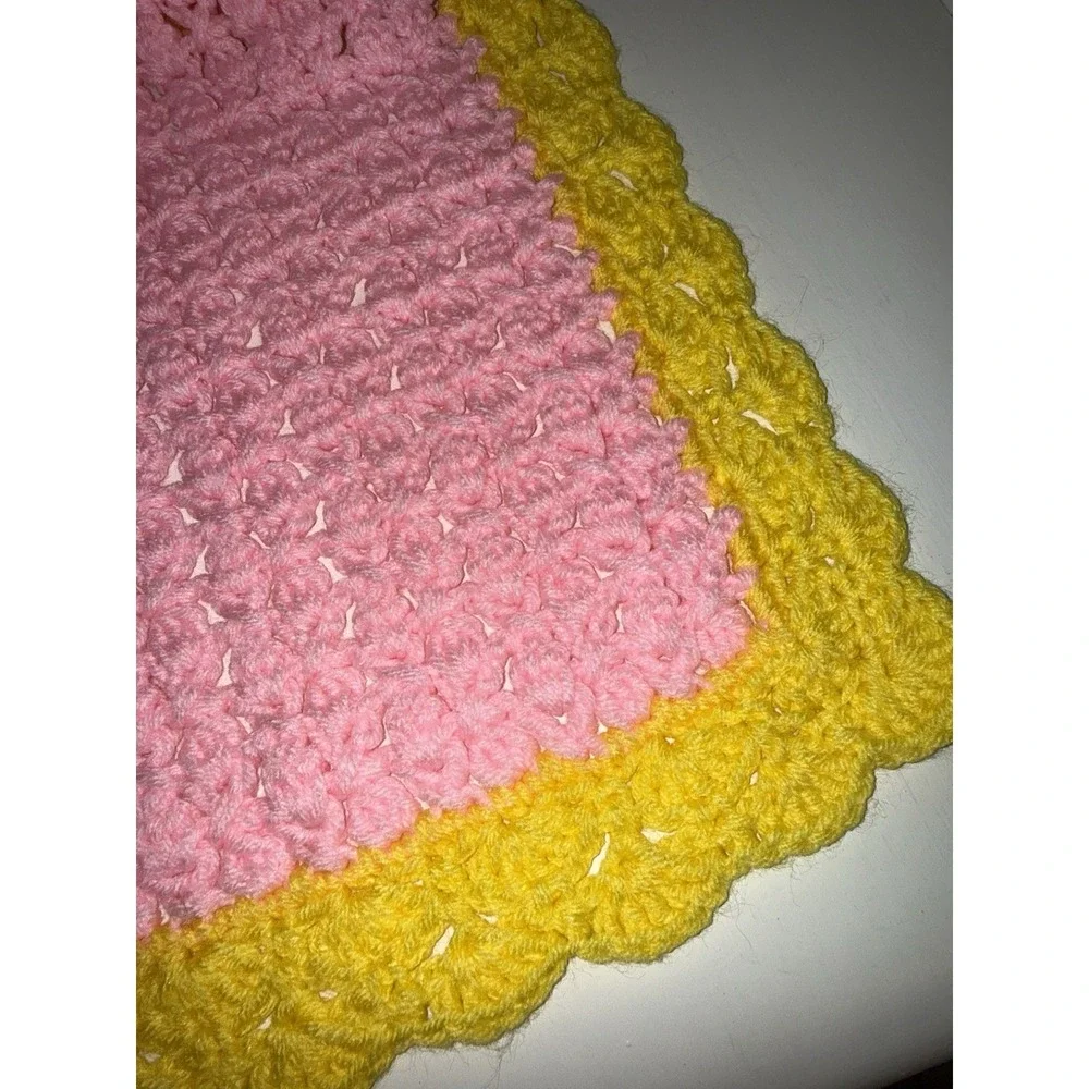 Handmade crochet baby blanket scalloped‎ edge colorful 35x32